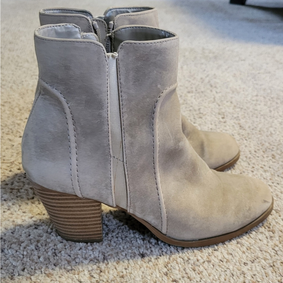 Vera Wang Taupe Ankle Boots Size 8 Simply Vera - Picture 3 of 7